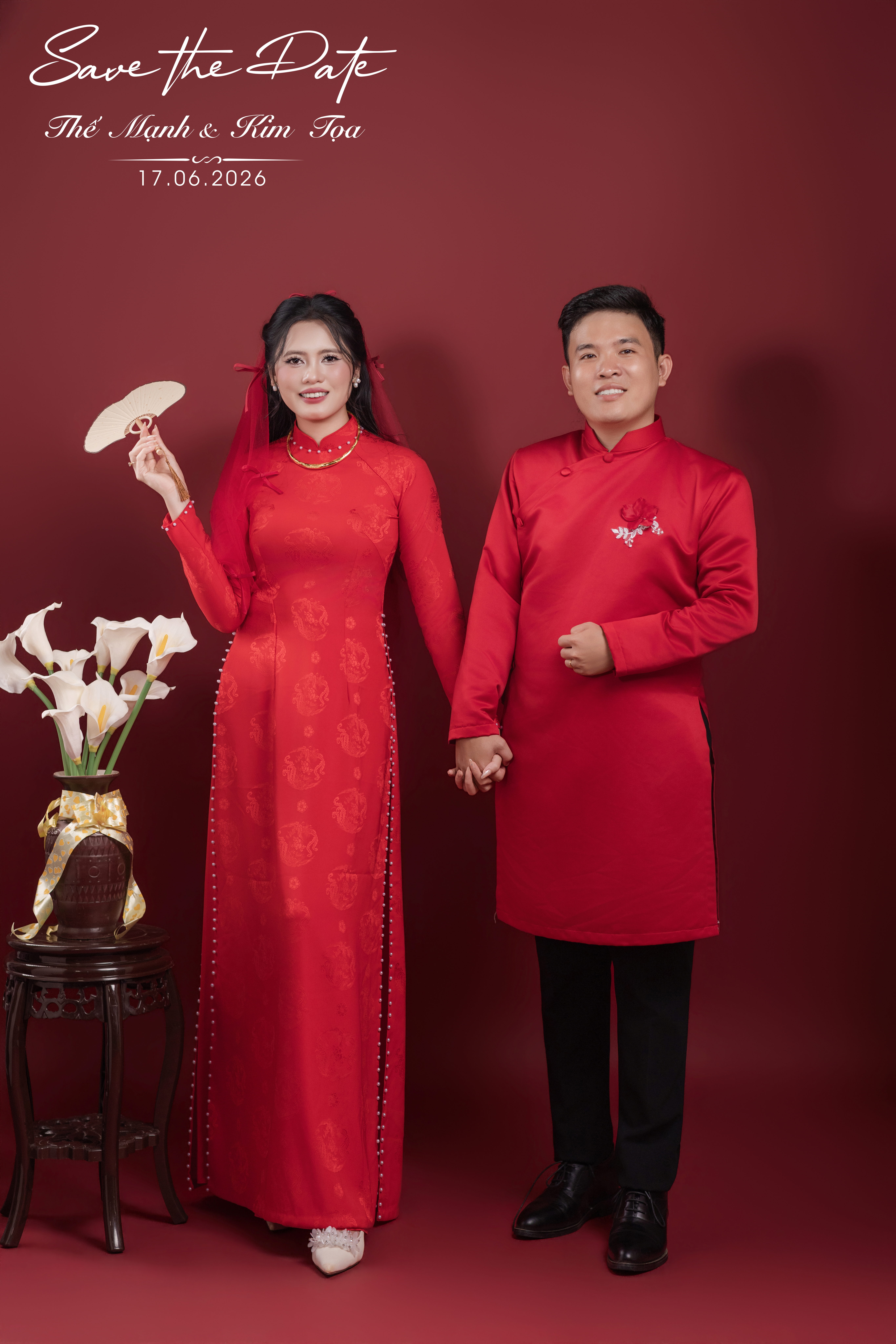 Tay nắm chum đất